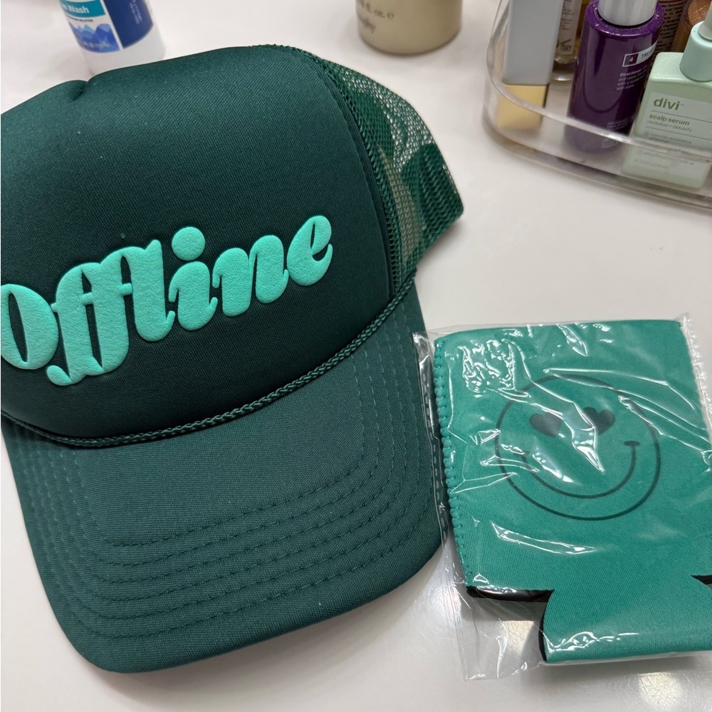 Abercrombie & Fitch Green Cap and Holder Set